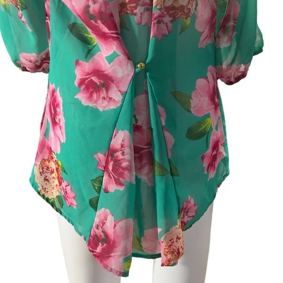 Wishful Park - Womens Lightweight Oversized Floral Blouse - Picture 4 of 9